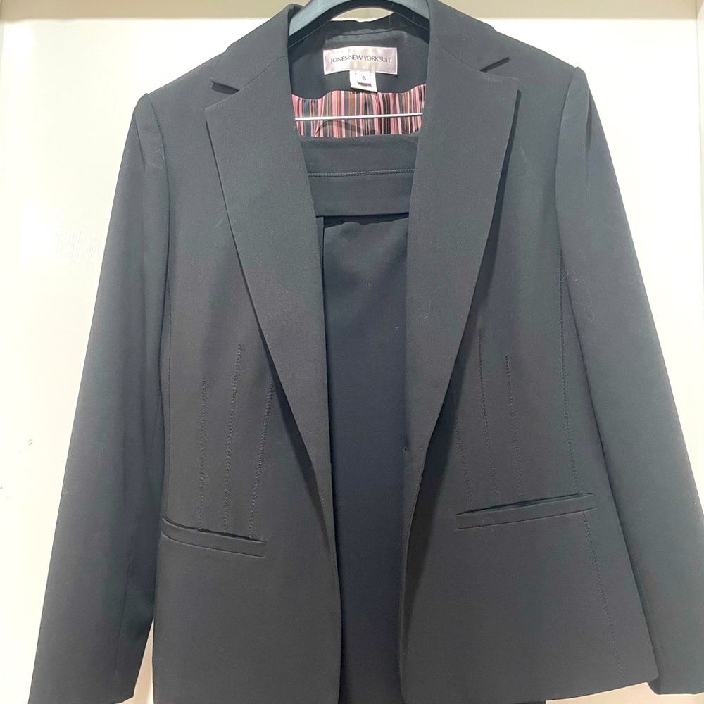Black 6p woman’s pant suit Jones New York